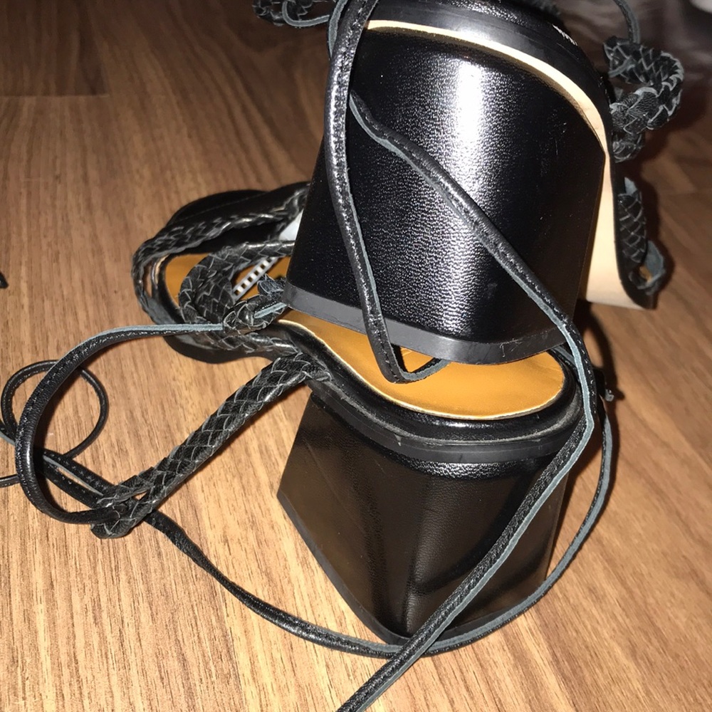 H by HALSTON, the Piper black sandals - Picture 8 of 8